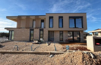 Prodaja moderne vile v lepem stanovanjskem naselju, Umag