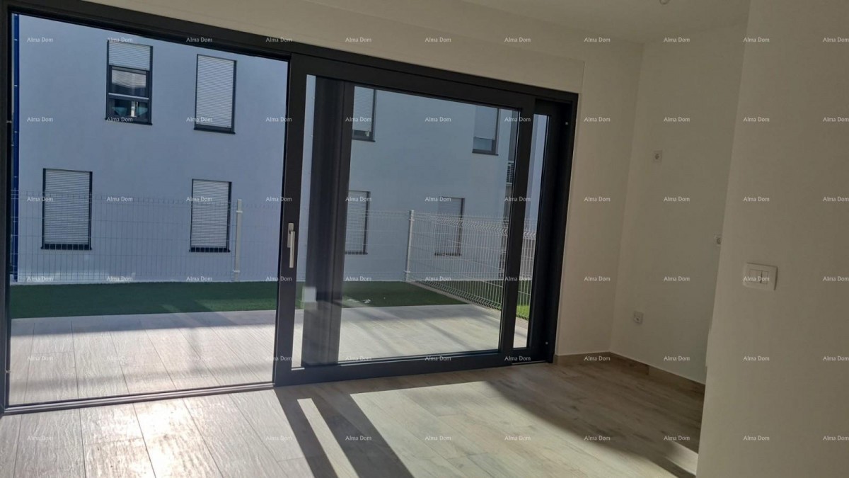 Modern apartment in block B with two parking spaces, close to Umag! S1 6