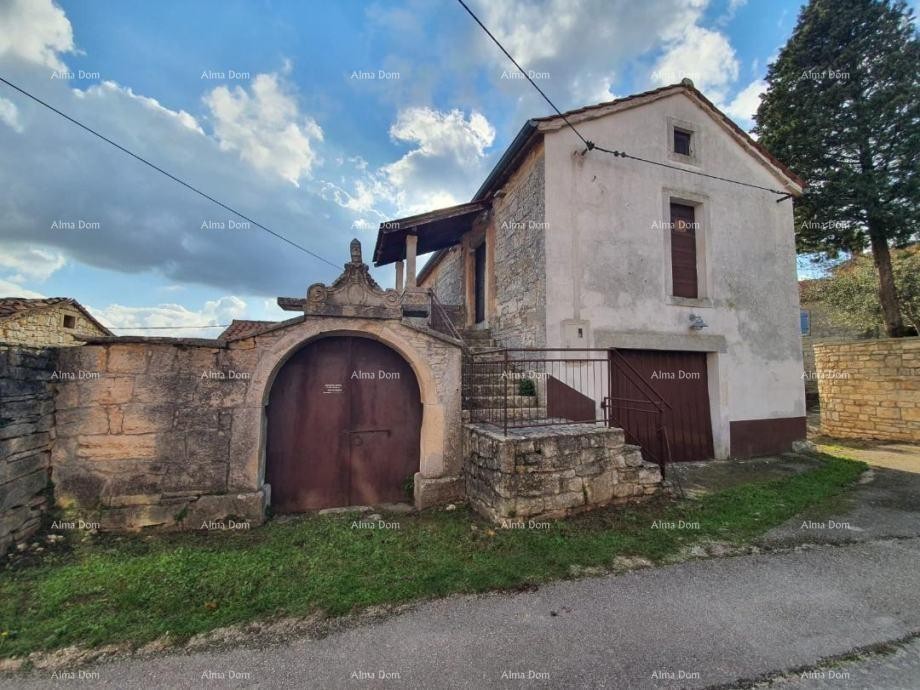 Dve stari kamniti hiši, Tinjan. 8