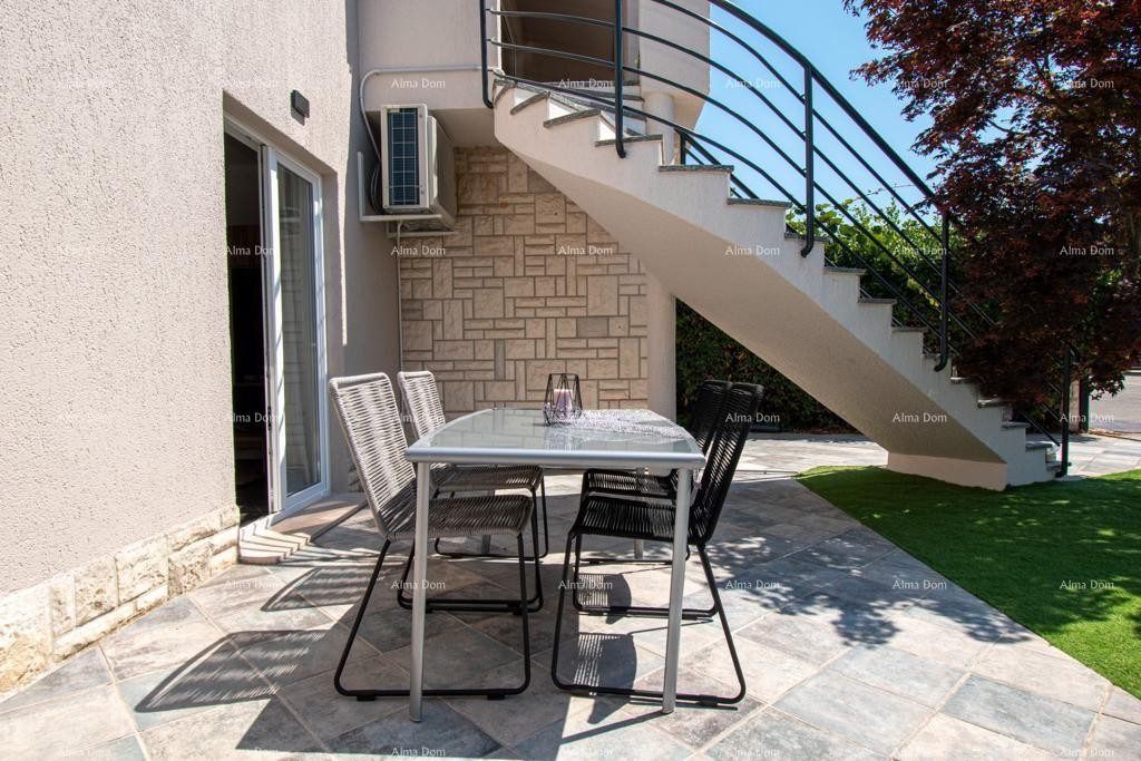 Banjole. Kuća sa 3 apartmana i bazenom. 12