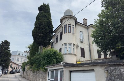 Sale of an apartment in the center with 4 residential units, Pula!