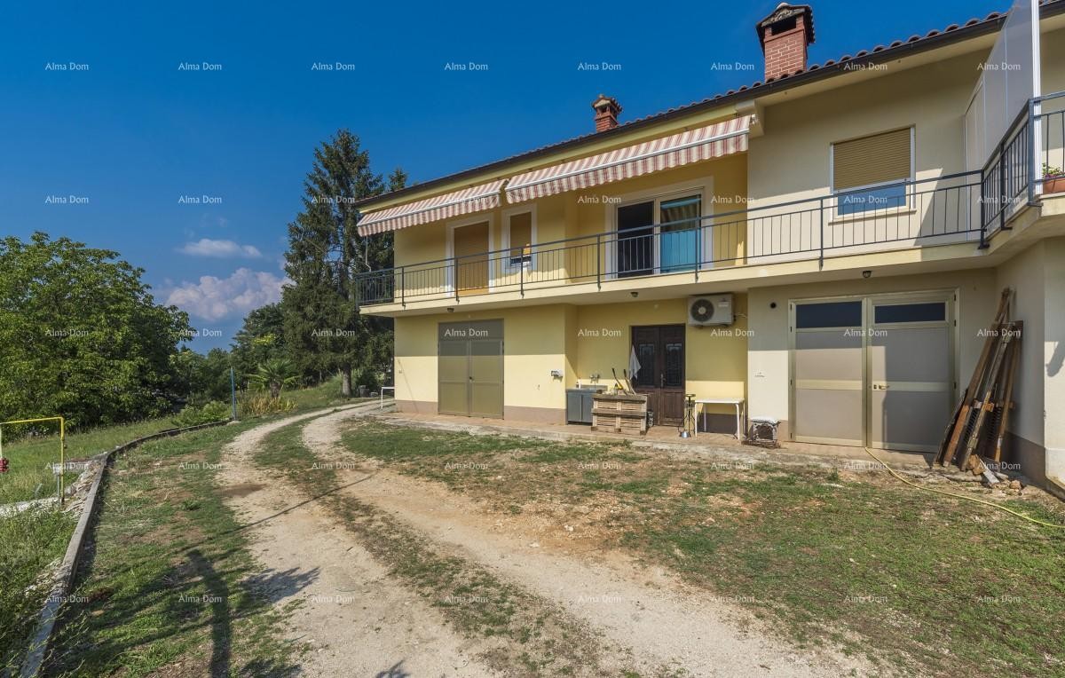 Kuća na velikom zemljištu. 2