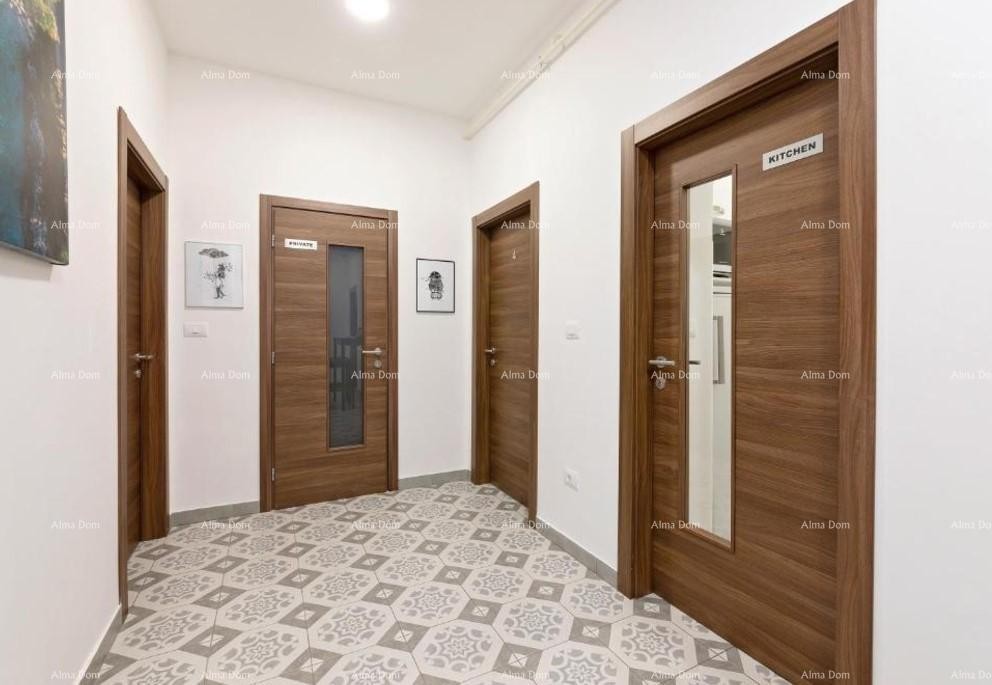 Na prodaju stan, površine 107,14 m², Pula 11