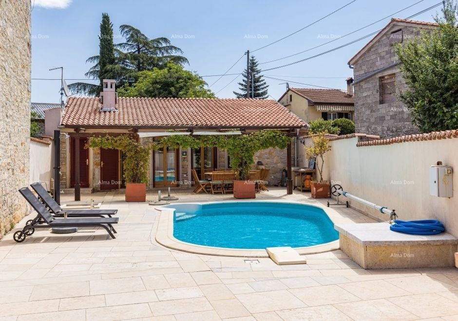 For sale: Renovated Istrian house with a pool – Kanfanar, 208 m², two buildings. 3