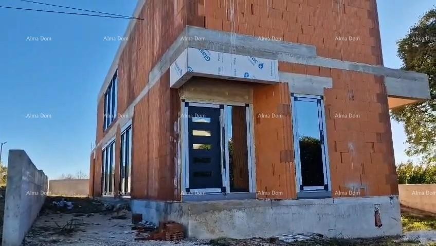 Канфанар, современный дом в стадии Рох-бау 16