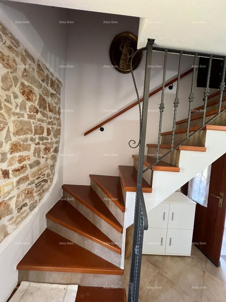 Šarmantna kamena kuća na prostranom terenu u blizini Poreča. 17