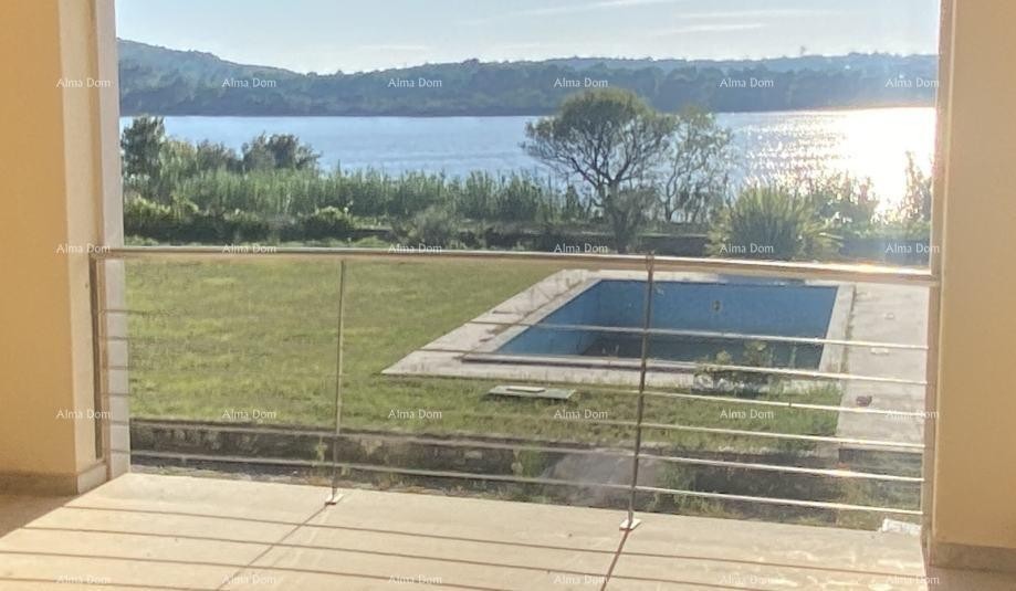 POMER, prvi red do mora, kuća s građevinskim zemljištem i projektom za luksuznu vilu 5