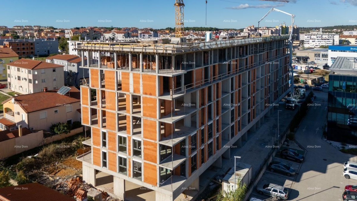 Pula. Nuovo edificio residenziale. Vendita di un appartamento con posto auto e cantina. Vicinanza al nuovo ospedale. S37 19