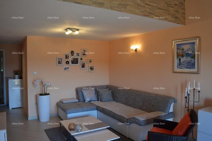 House with four separate apartments. 1 km to Verudela. 14