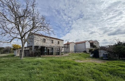 Stone house with potential – near Umag