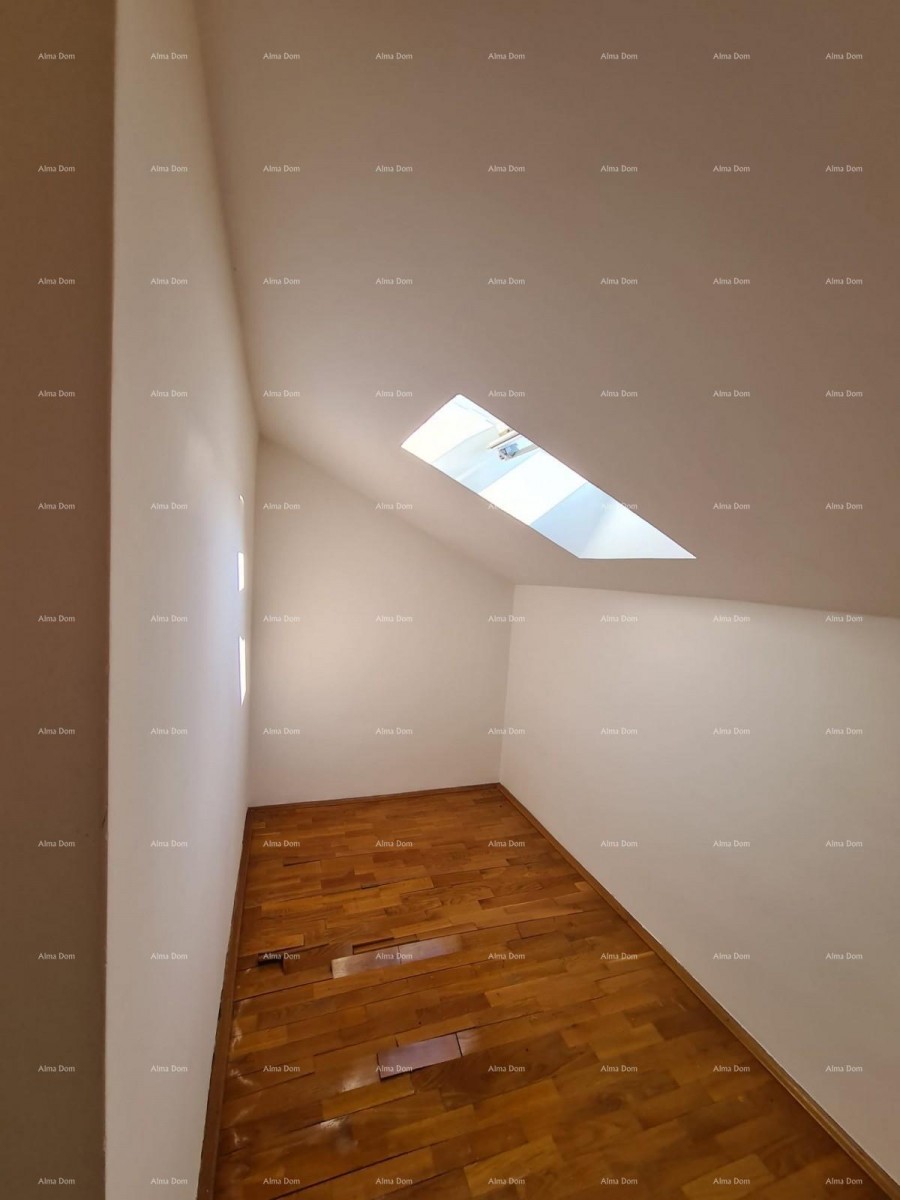 Odlična priložnost! Prodaja stanovanja na vrhunski lokaciji, Medulin! Pet minut lahke hoje do morja in plaž. Neposredna bližina kampa. 11