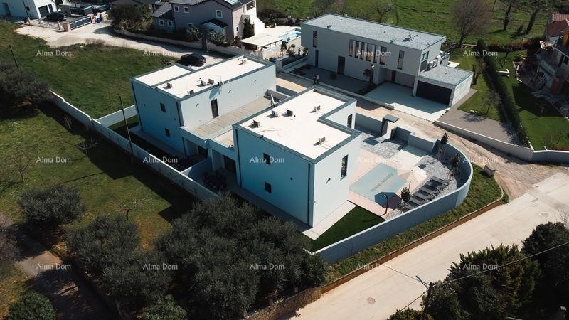 A newly built, modern two-story house with a swimming pool near the sea, Pomer! 28