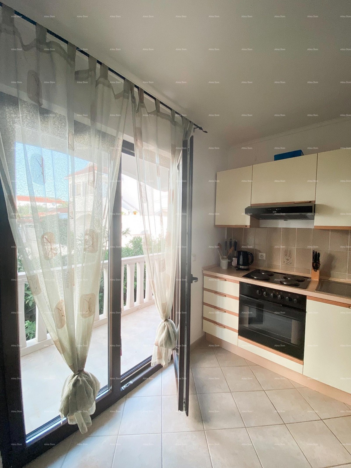 Beautiful villa with 6 apartments for sale in one of the best locations in Supetar, island of Brač! 32