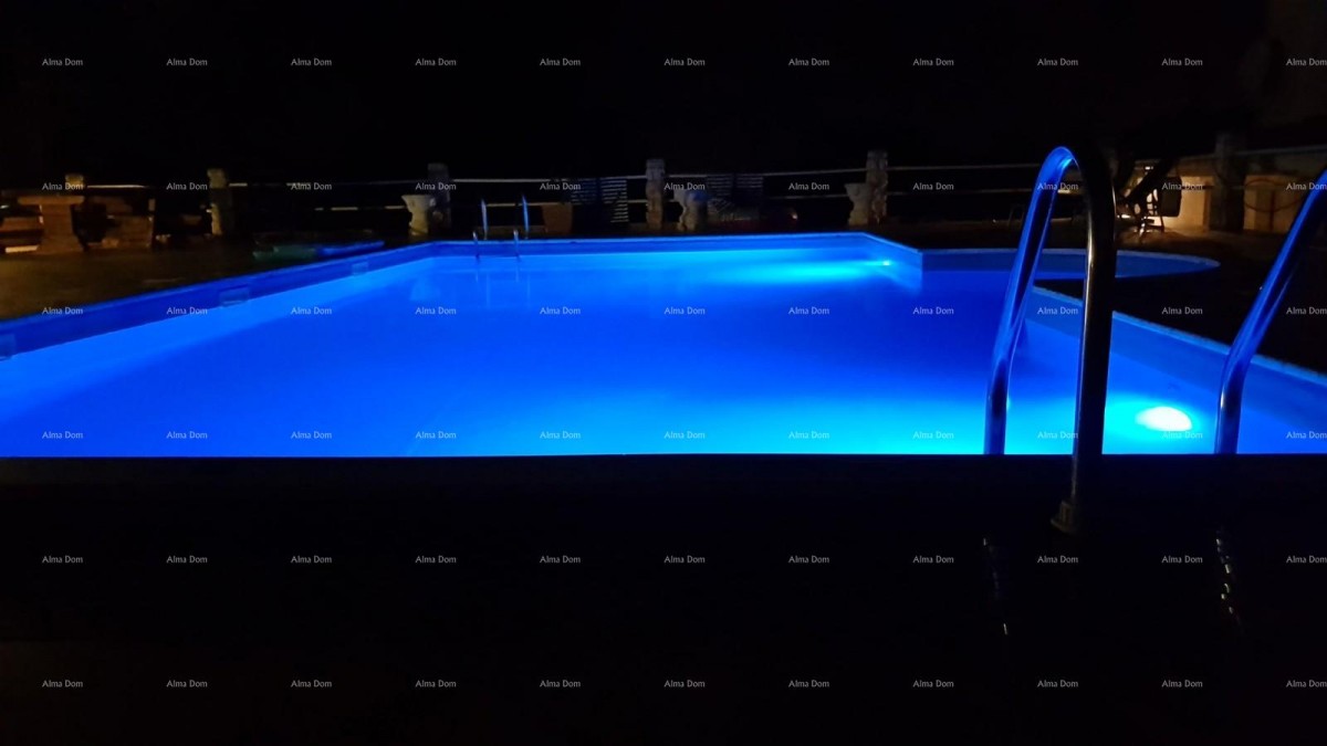 Appartamento al piano terra con loggia e piscina. Medulin. 10