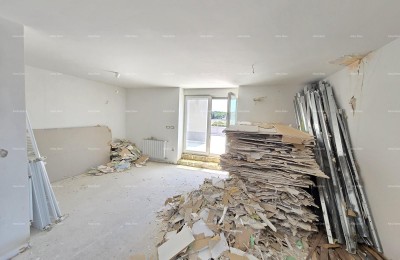 PULA – stan u centru s dvije garaže i velikom terasom