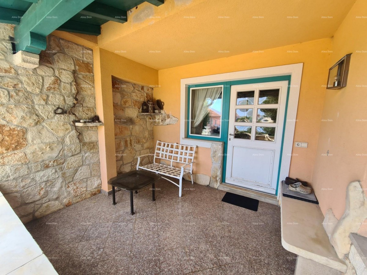 Kuća s bazenom i velikom okućnicom!  Blizina mjesta Marčane. 1