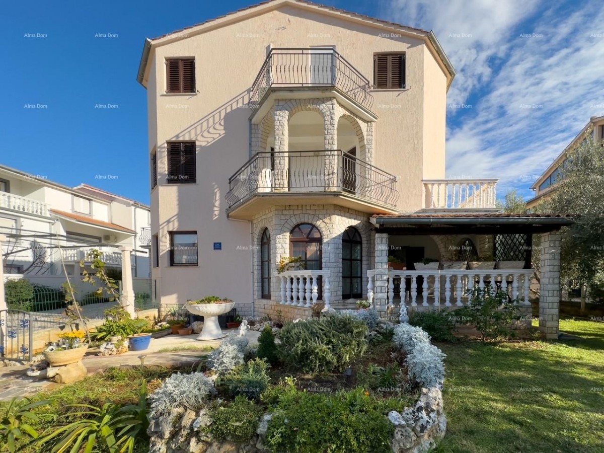 Velika hiša s 4 stanovi - Peščena uvala! 3