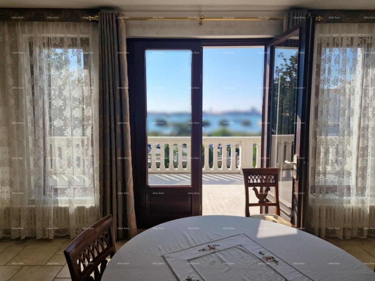 UMAGO - Spaziosa casa con ampio giardino, prima fila al mare 2