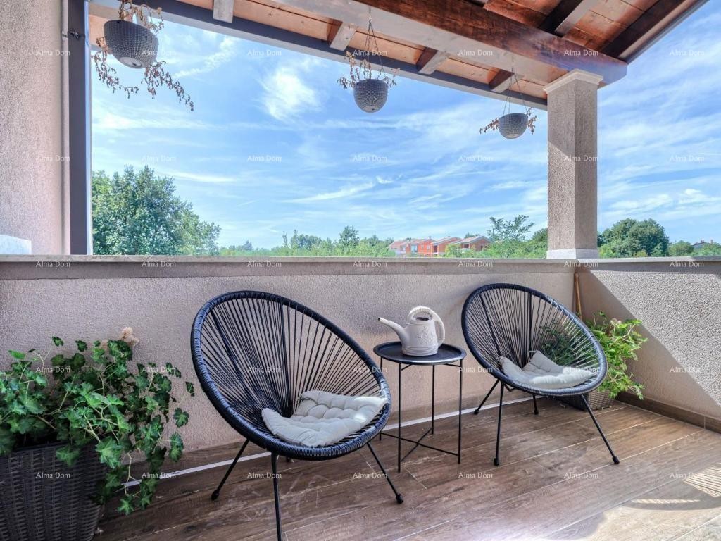For sale: Luxury villa with a pool in a green oasis near Labin. 29
