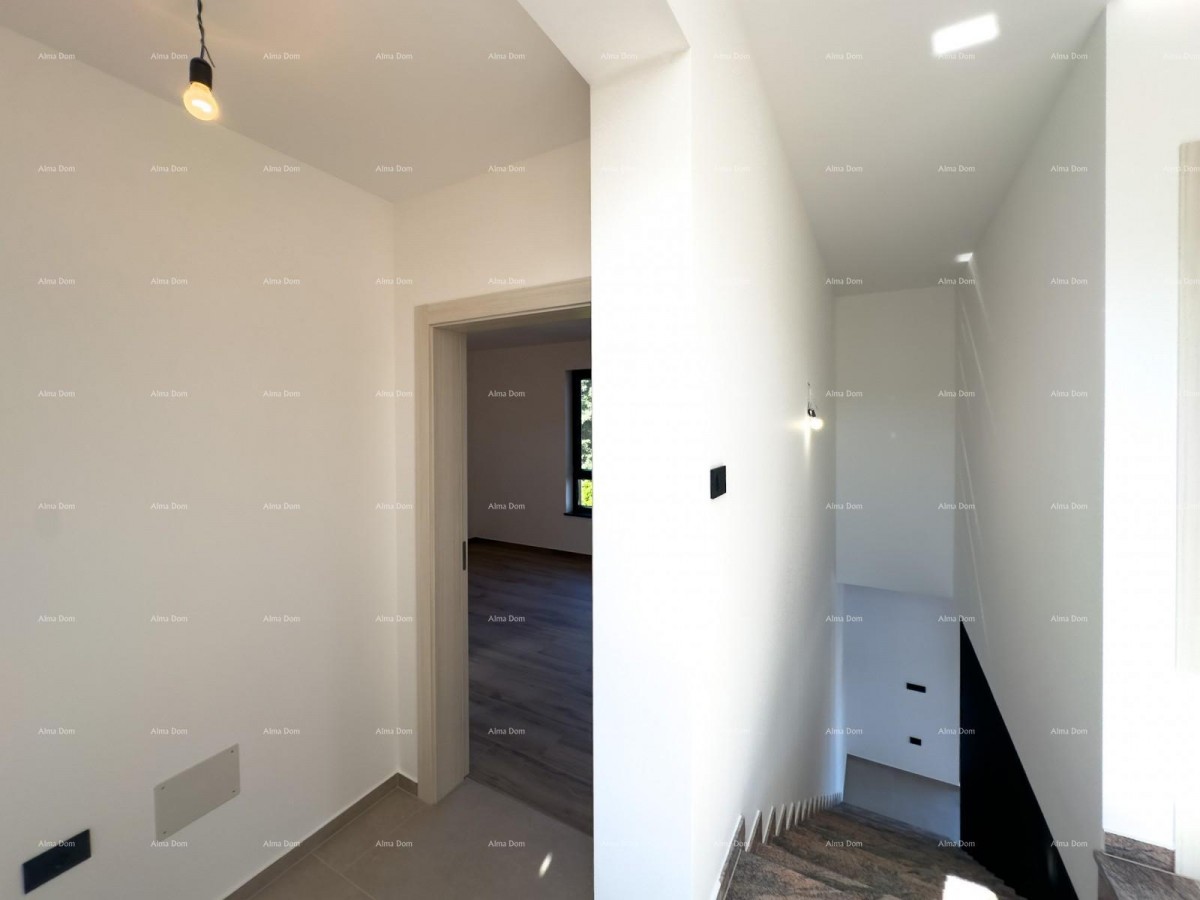 Vendiamo villa bifamiliare con piscina e garage 37