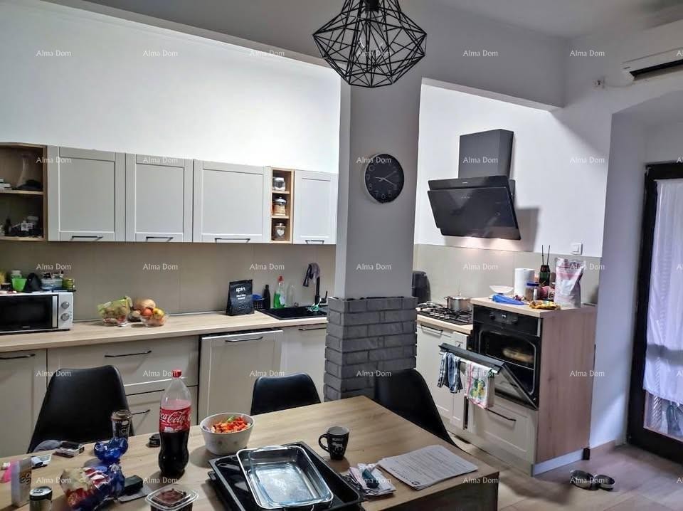 Na prodaju – prostrani stan u Puli,  110 m² 1