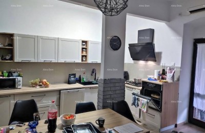 Na prodaju – prostrani stan u Puli,  110 m²