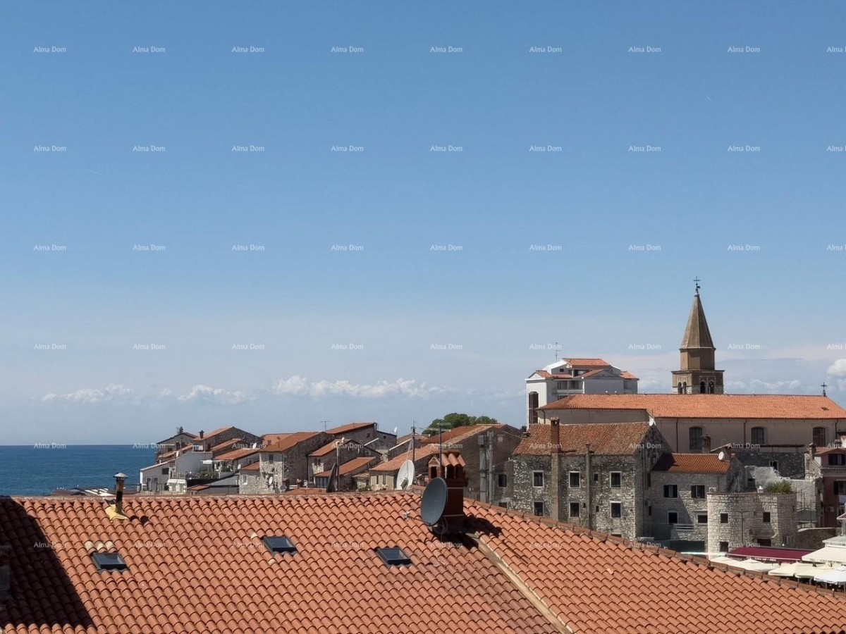 Sale of apartments in a residential-commercial building with a sea view, center of Umag! / S9a 1