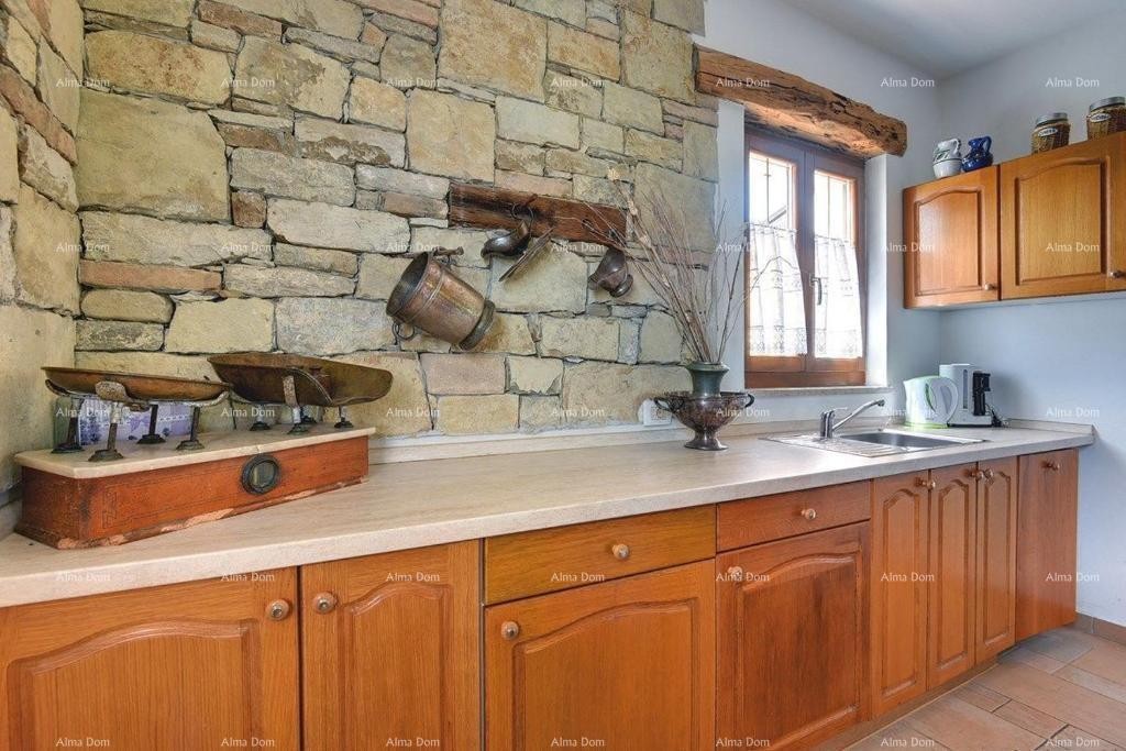 Prodaja se čudovita vila z bazenom v bližini Pazina 20