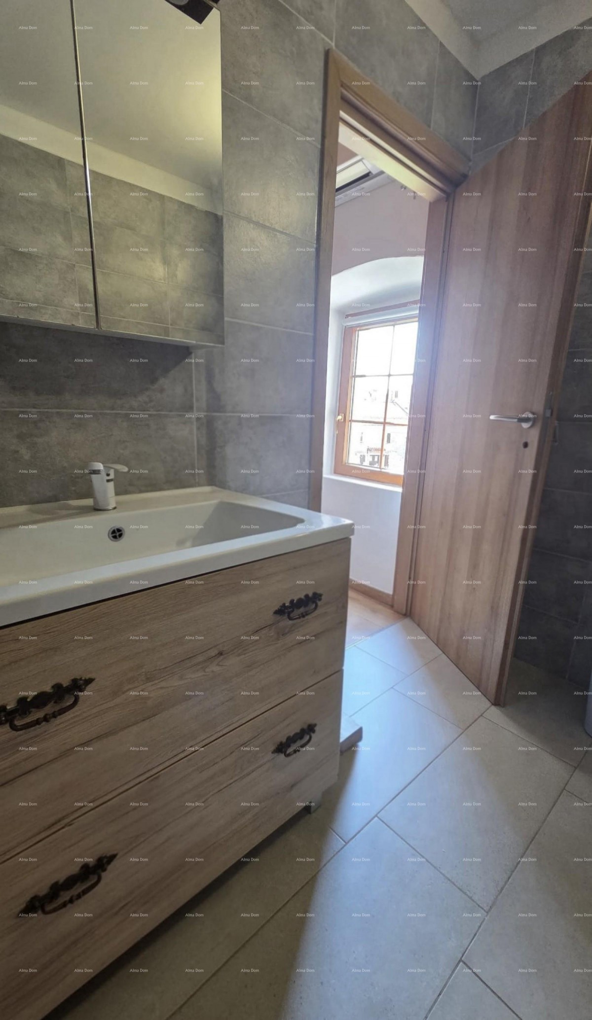 КРНИЦА, Истарская каменная casa 170 м² с 2 апартаментами, квартирой и большим двором 4