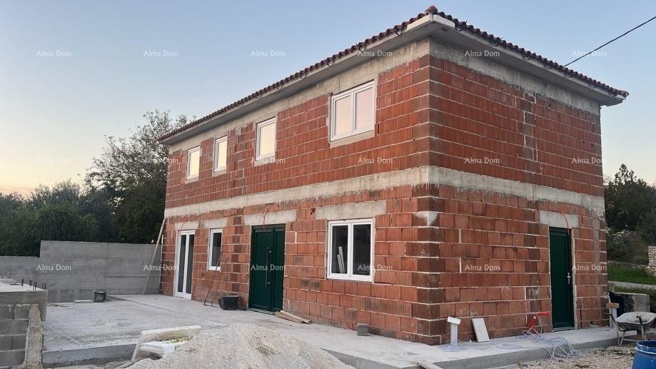 Prodaje se  atraktivna kuća u visokoj fazi gradnje, blizu Kanfanara 15