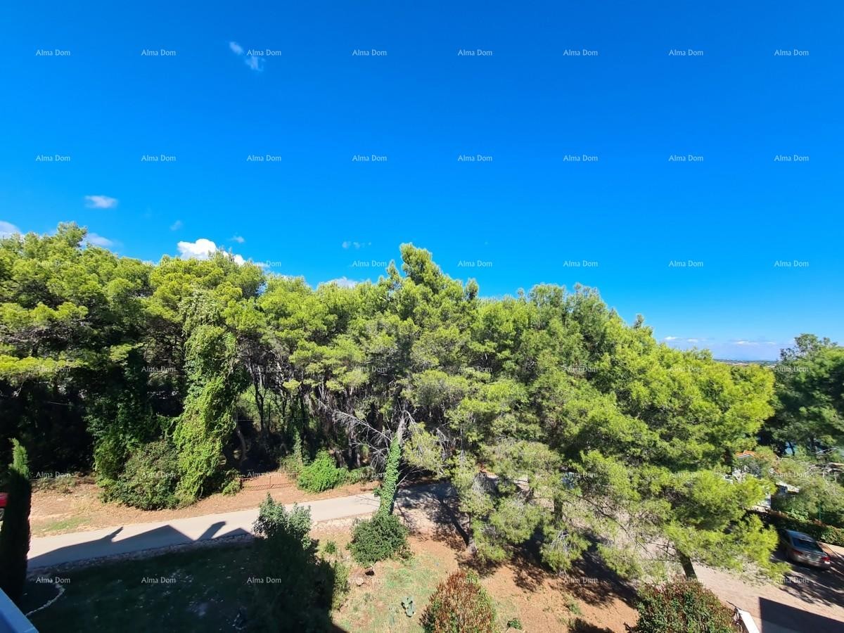 Istra. Premantura.Troetažni stan s krovnom terasom! 100 metara do mora. 20