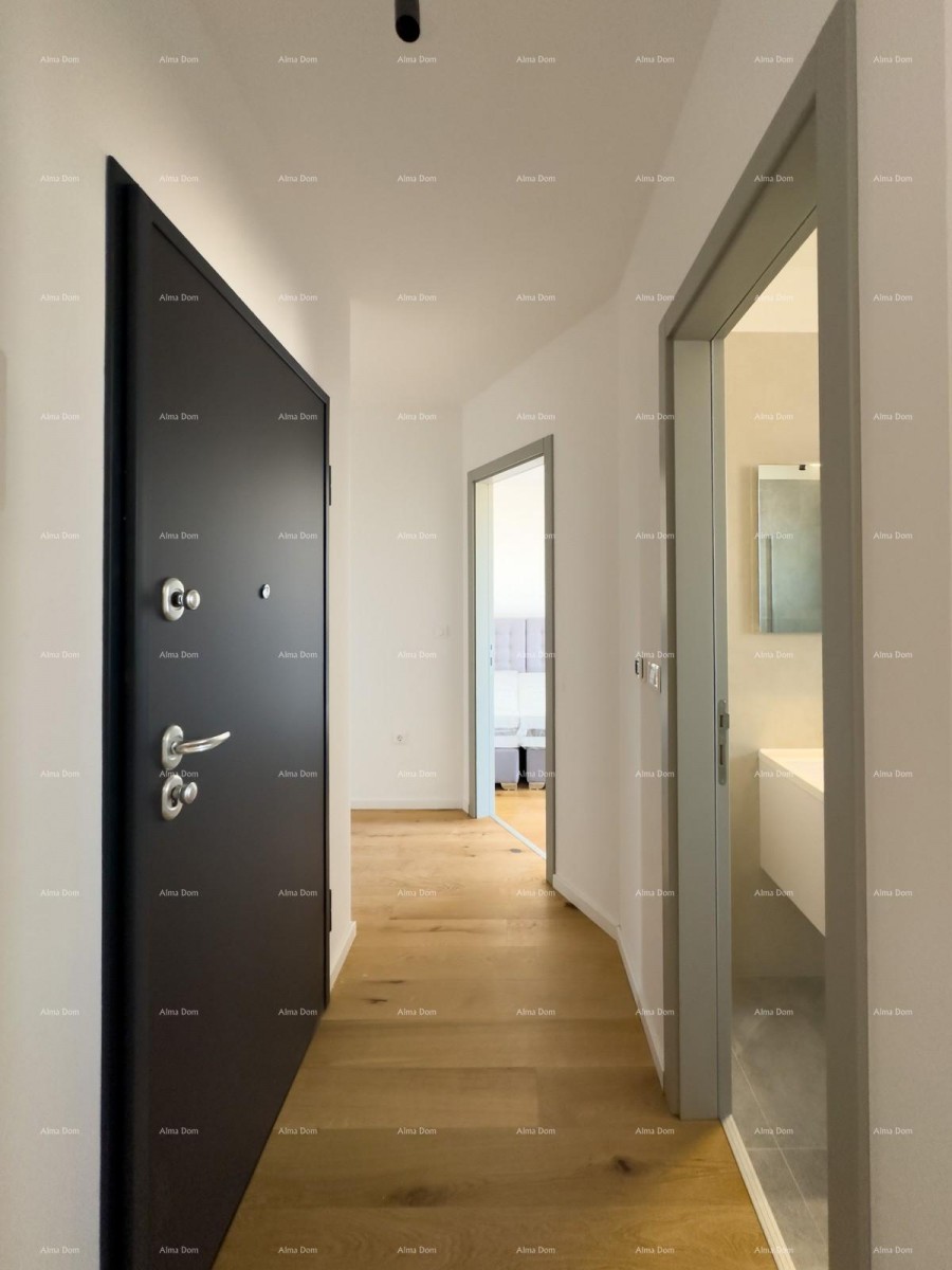 Spacious apartment in Pula with three bedrooms and modern amenities near the city center 11