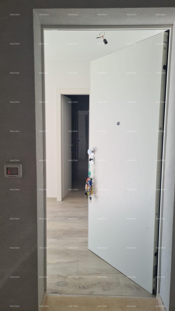 Modern apartment in block D with two parking spaces, close to Umag! 13