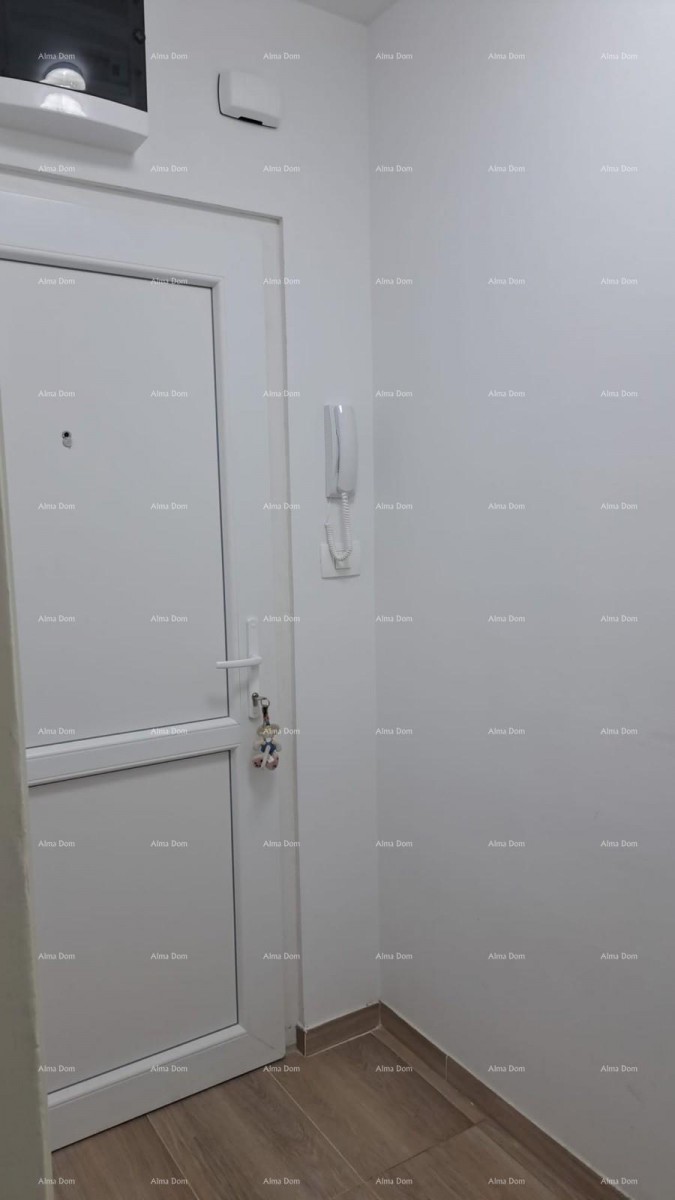 Prodaje se lijep stan u Puli – 33.20m². Blizina Caffe bara 6