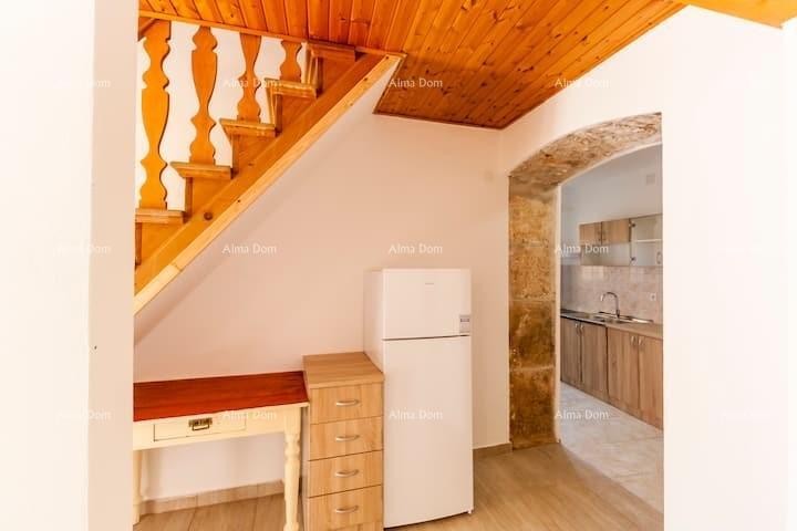 Prodaja lijepo uređene, renovirane istarske kuće s šternom, Marčana! 4