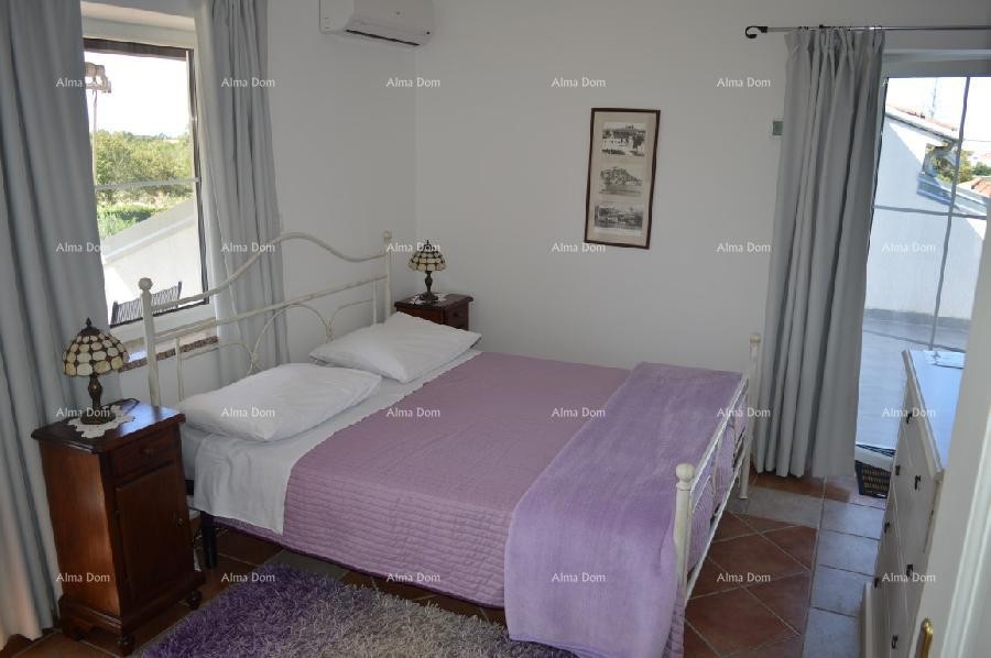 Prekrasna kuća sa bazenom! POREČ 22