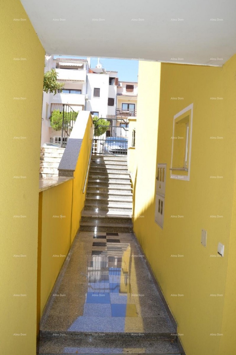 House with four separate apartments. 1 km to Verudela. 4