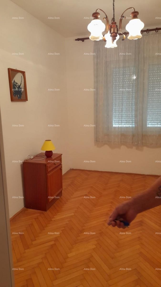 Prodaja, Ližnjan , kuća u nizu sa tri apartmana. 13