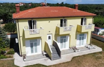 Umago. Una bella casa con sei appartamenti.