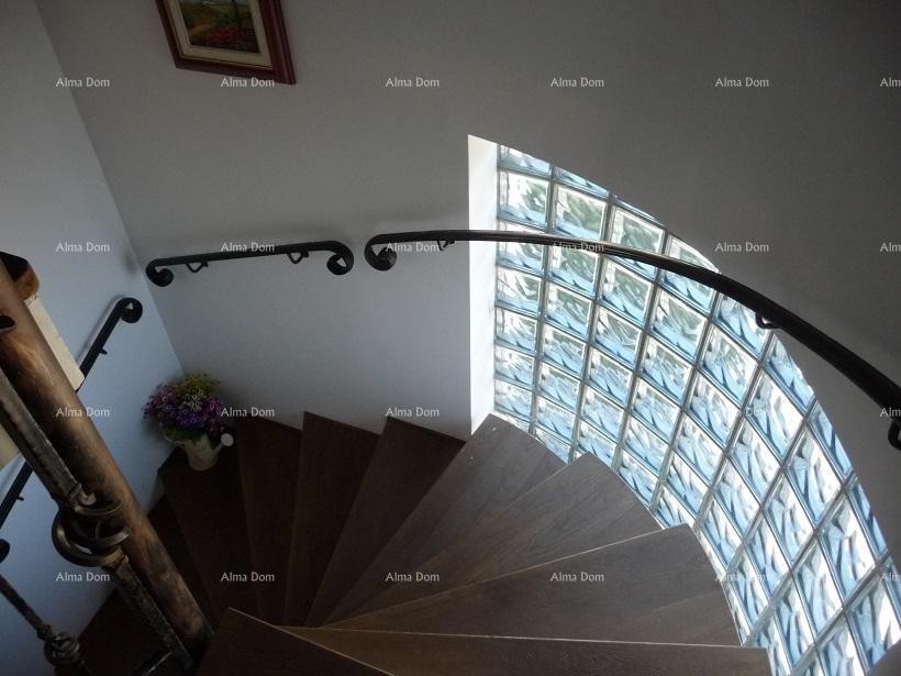 Продается большой и красивый дом в Умаге 10