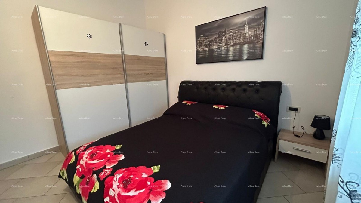 Pula Veli vrh. We are selling a house with multiple apartments and a swimming pool. 14