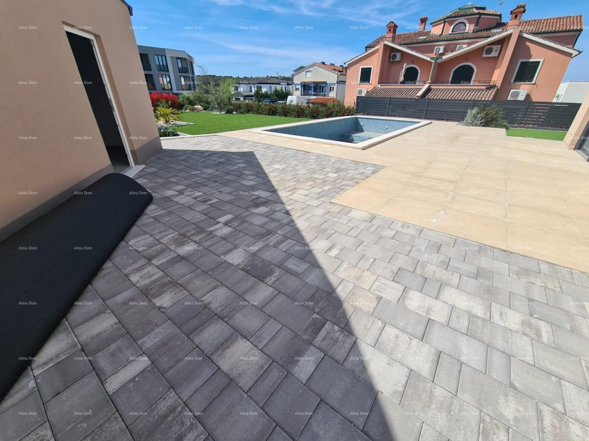 Modern oasis with a pool and private garden in Banjole 35