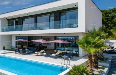 Modern villa with panoramic sea view in Medulin!
