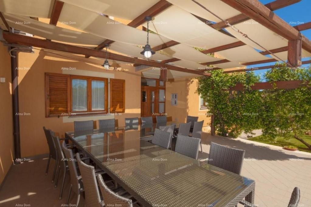 A beautiful villa with a pool in Banjole is for sale 10