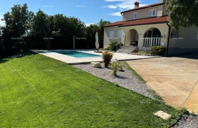 Raša, hiša s bazenom in pogledom na morje