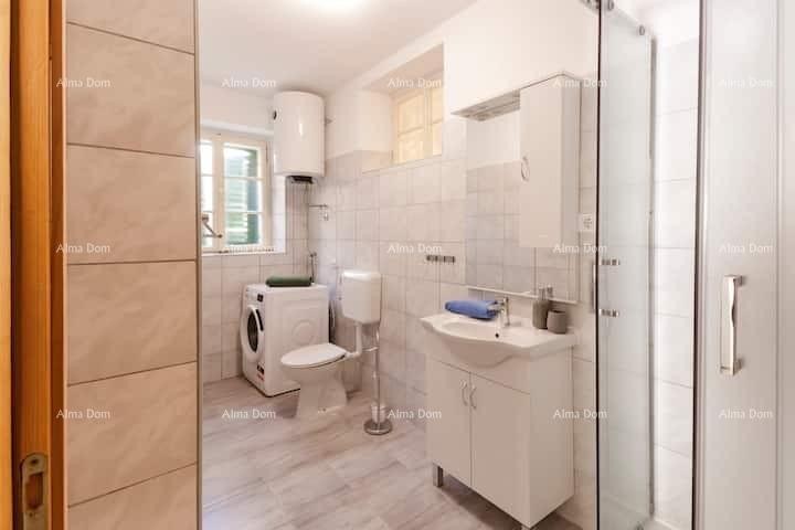 Prodaja lijepo uređene, renovirane istarske kuće s šternom, Marčana! 6