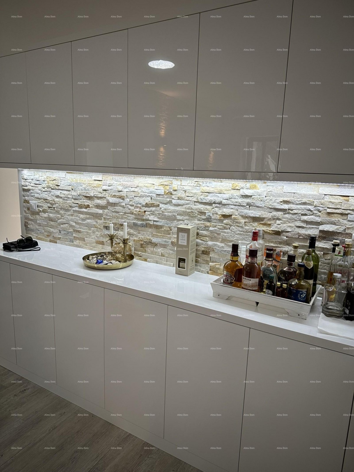 Прекрасный дом с тремя зарегистрированными апартаментами в старой части города Пореч! 29