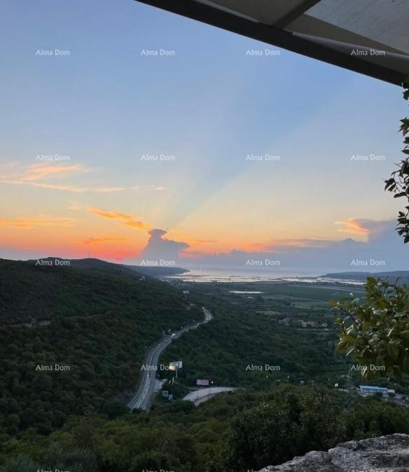 KAŠTEL – Terreno edificabile di 1.500 m² con vista panoramica 1