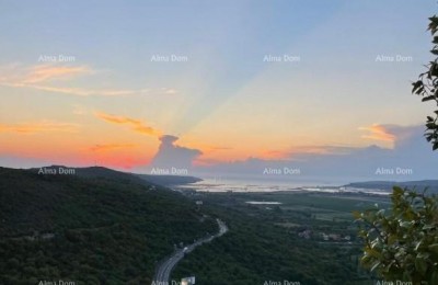 KAŠTEL – Terreno edificabile di 1.500 m² con vista panoramica