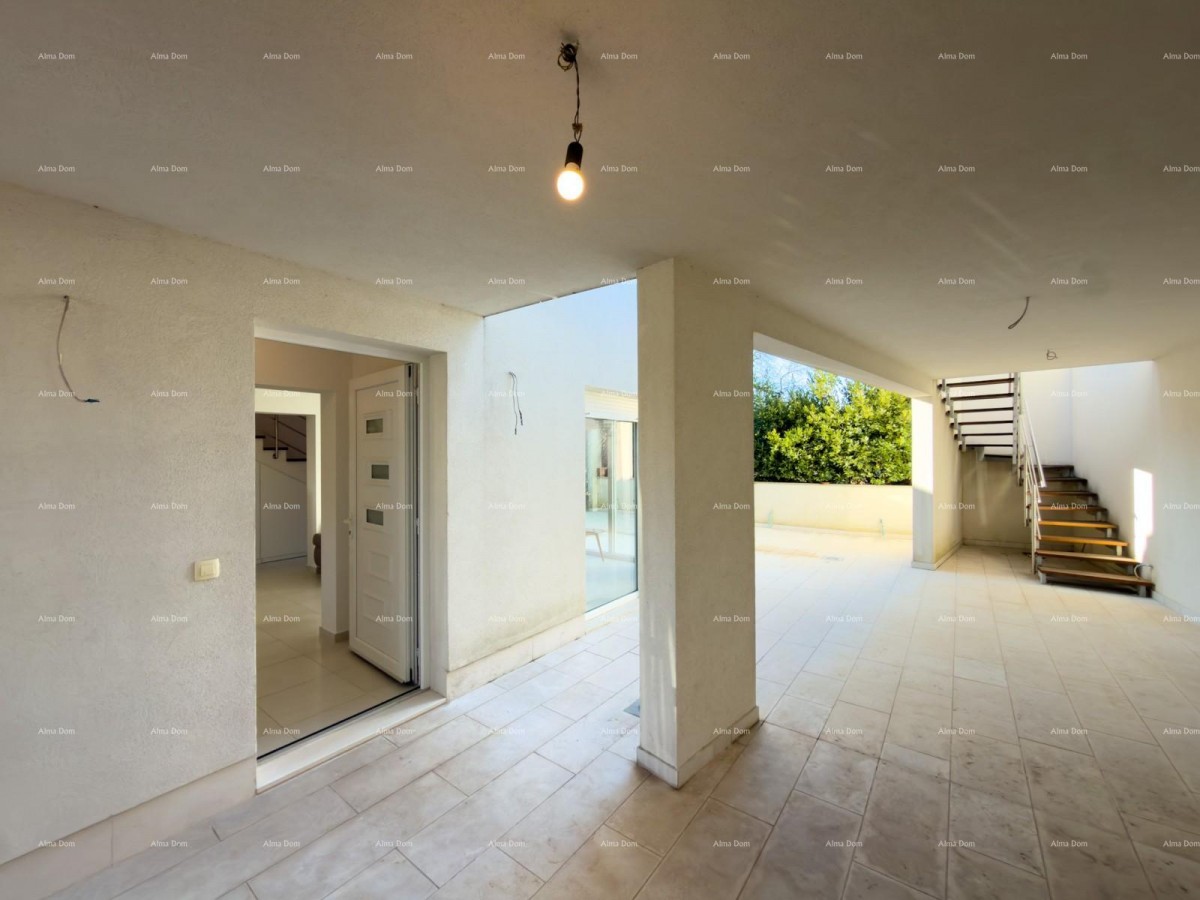 In vendita una casa attraente a Premantura con vista mare. 2